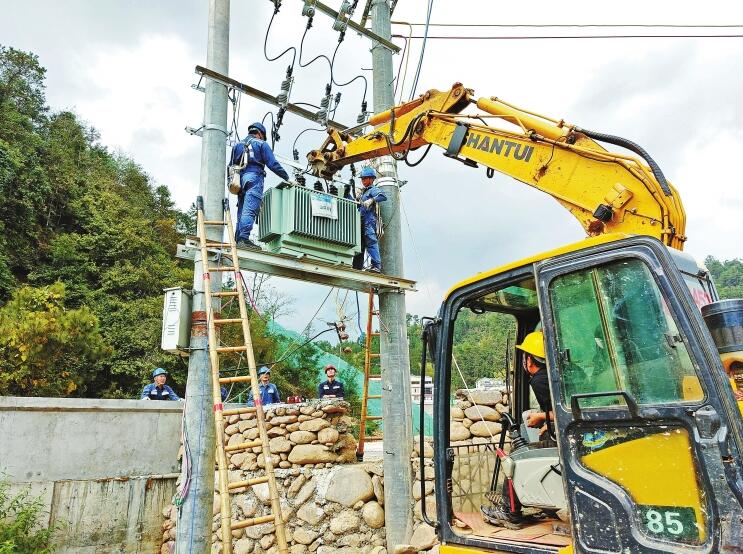 南方電網公司加強農村電網建設，以充足電力激發鄉村活力