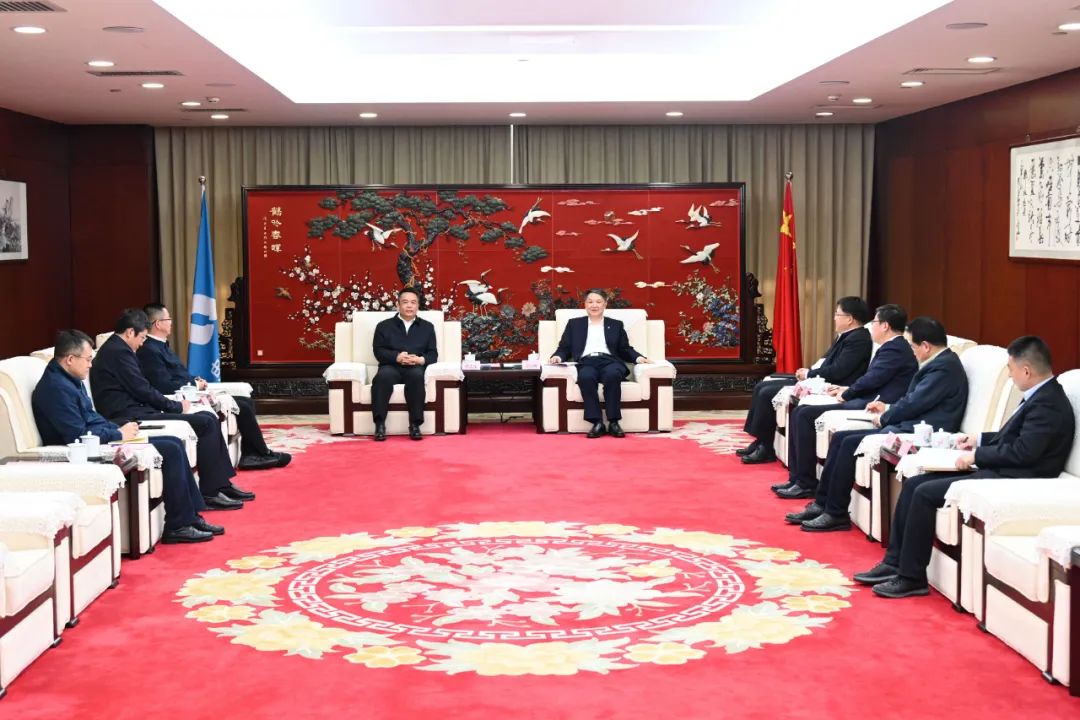 溫樞剛會見哈電集團董事長、黨委書記曹志安