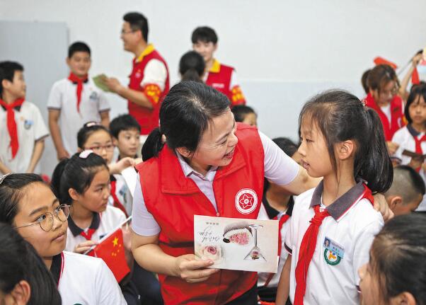 浙江永嘉縣紅十三愛心社25年，幫助4630名貧困學生