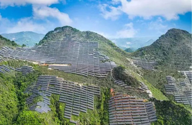 全國首例！吉電股份“大容量、高坡度”集中式山地光伏項目并網