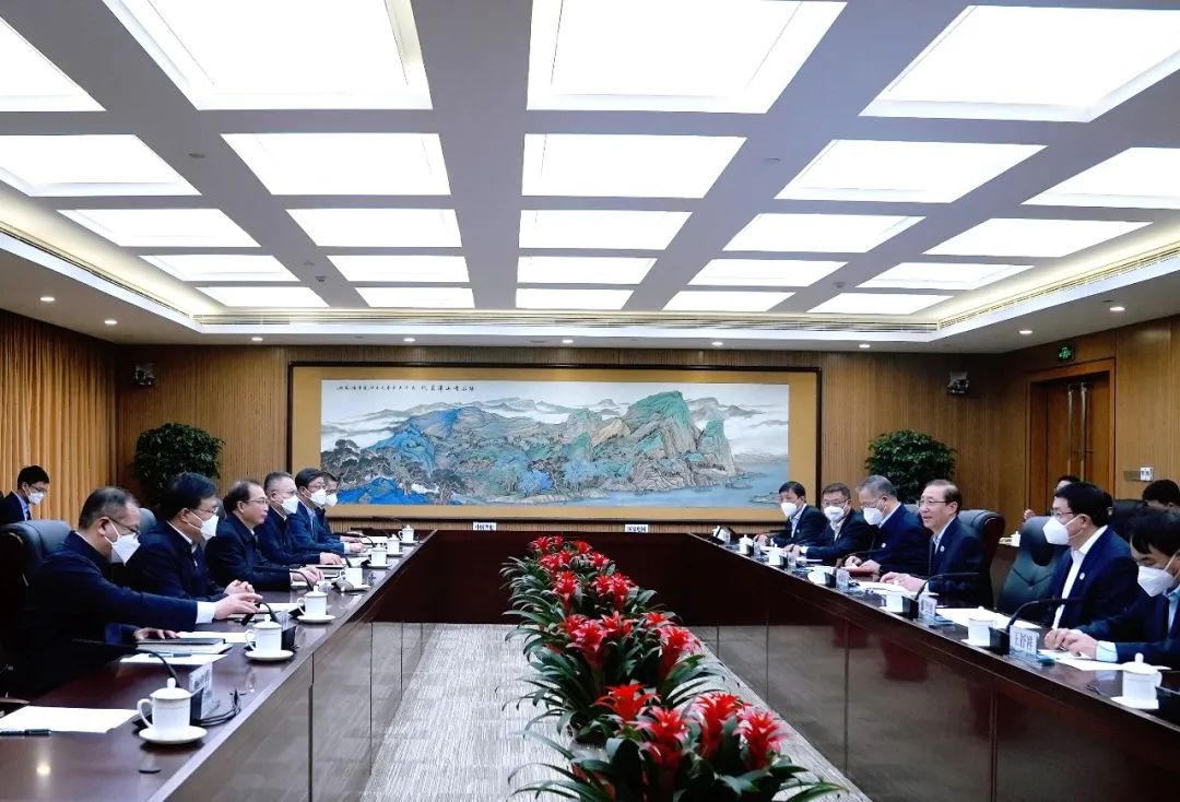 華電集團董事長江毅、總經理葉向東與國家電網董事長辛保安、總經理張智剛舉行會談