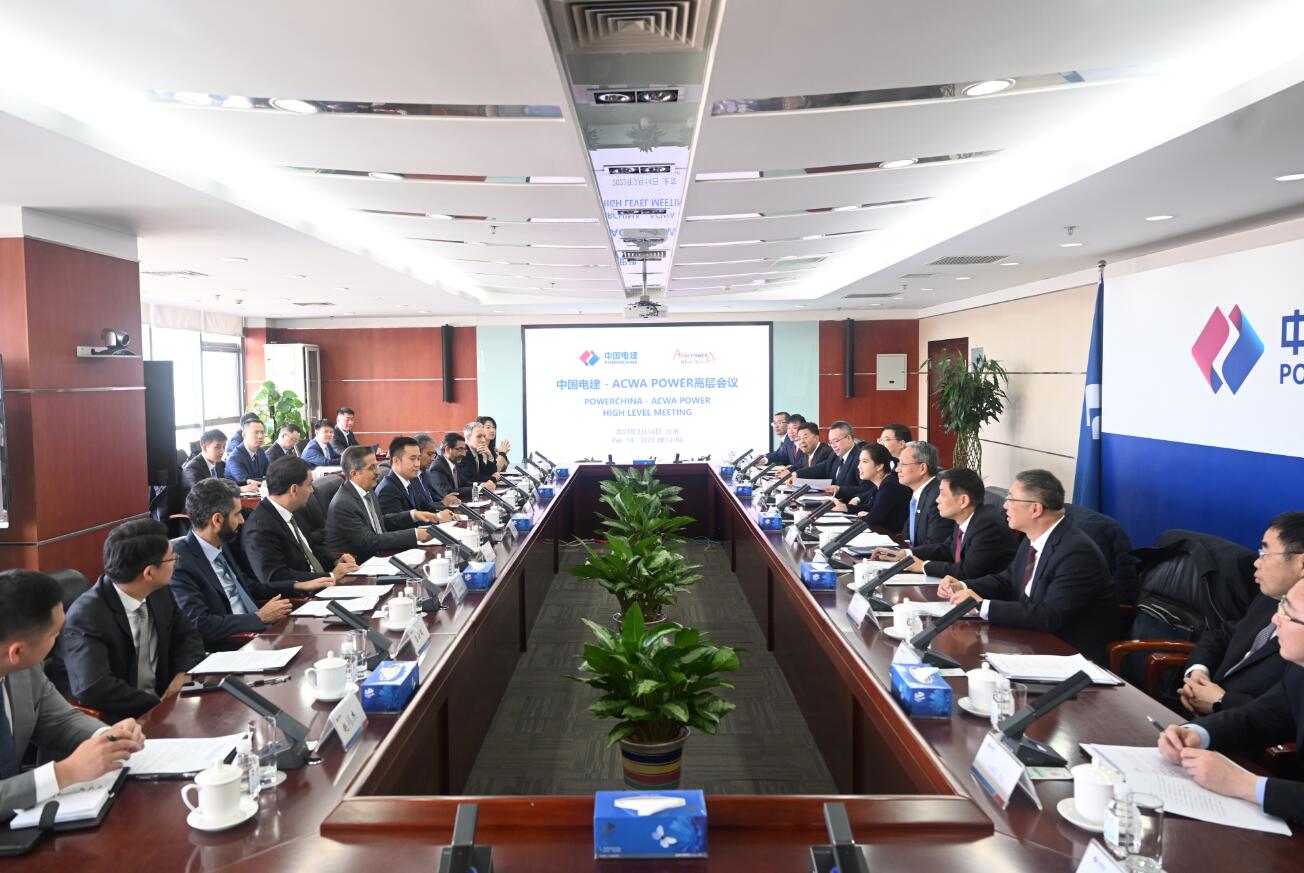 中國電建黨委副書記、總經理王斌與沙特國際電力和水務公司董事長阿布納亞會談