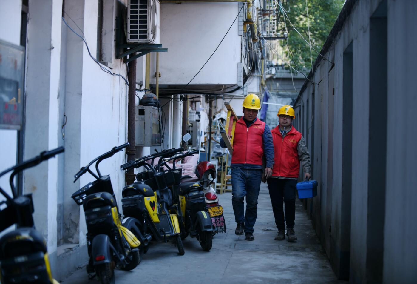國網余姚市供電公司：“點亮黑樓道2.0”，借“光”照亮居民歸家路