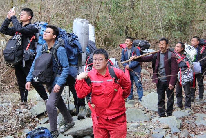 盛開在大巴山深處的“雪上花”——記中國能建陜西院寧夏-湖南±800千伏特高壓直流輸電線路工程大巴山無人區終勘定位