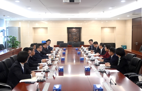 中國電建黨委常委、副總經理王小軍與中國華電集團黨組成員、副總經理李旭紅會談