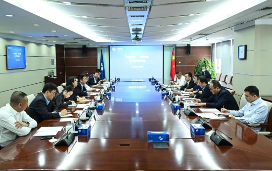 中國電建黨委常委、副總經理劉源與中國建材股份副總裁王兵舉行會談