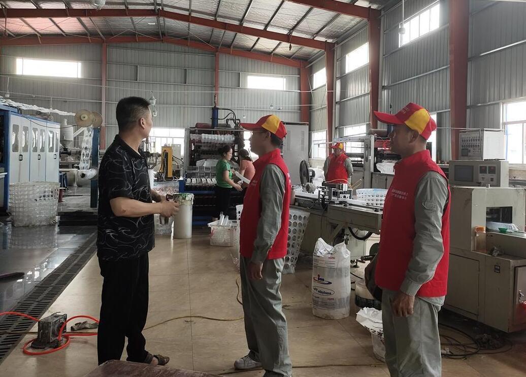 國網石首市供電公司“電”亮綠色經濟，為企業降成本“支招”