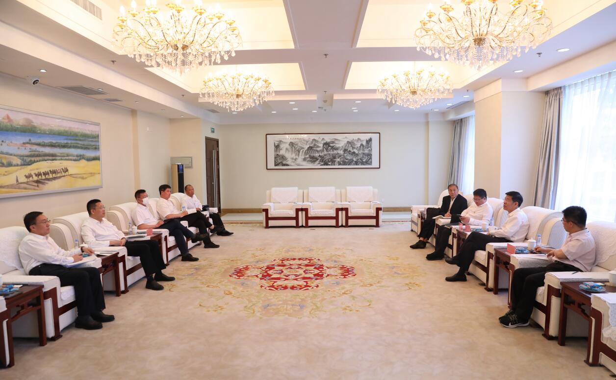 國家電投副總經理、黨組成員徐樹彪與內蒙古自治區黨委常委、常務副主席黃志強舉行會談