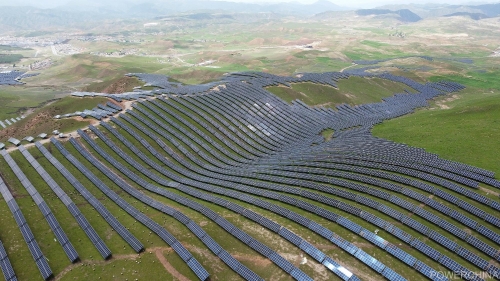 甘南藏族自治州合作市“牧光互補”發電項目一期建成并網
