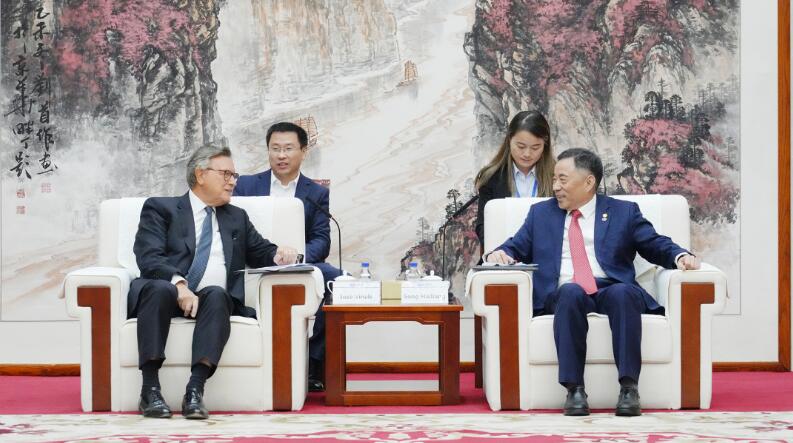 中國能建黨委書記、董事長宋海良與渣打集團主席韋浩思會談