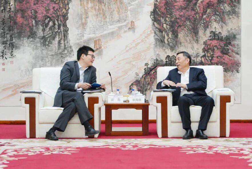 中國能建黨委書記、董事長宋海良與上海電氣集團黨委書記、董事長吳磊會談