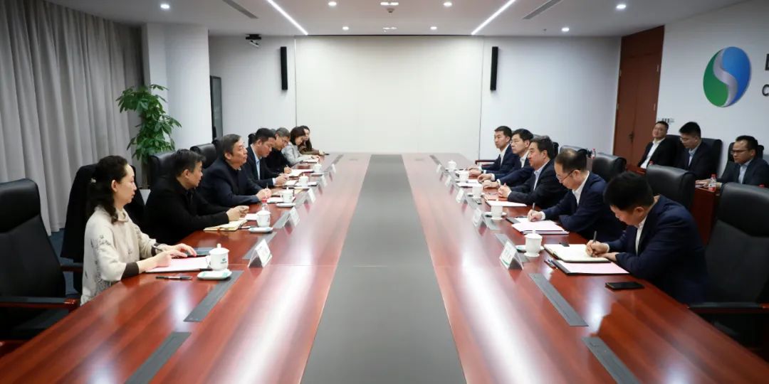 中國電氣裝備黨委書記、董事長白忠泉會見上海市經濟和信息化委員會副主任戎之勤