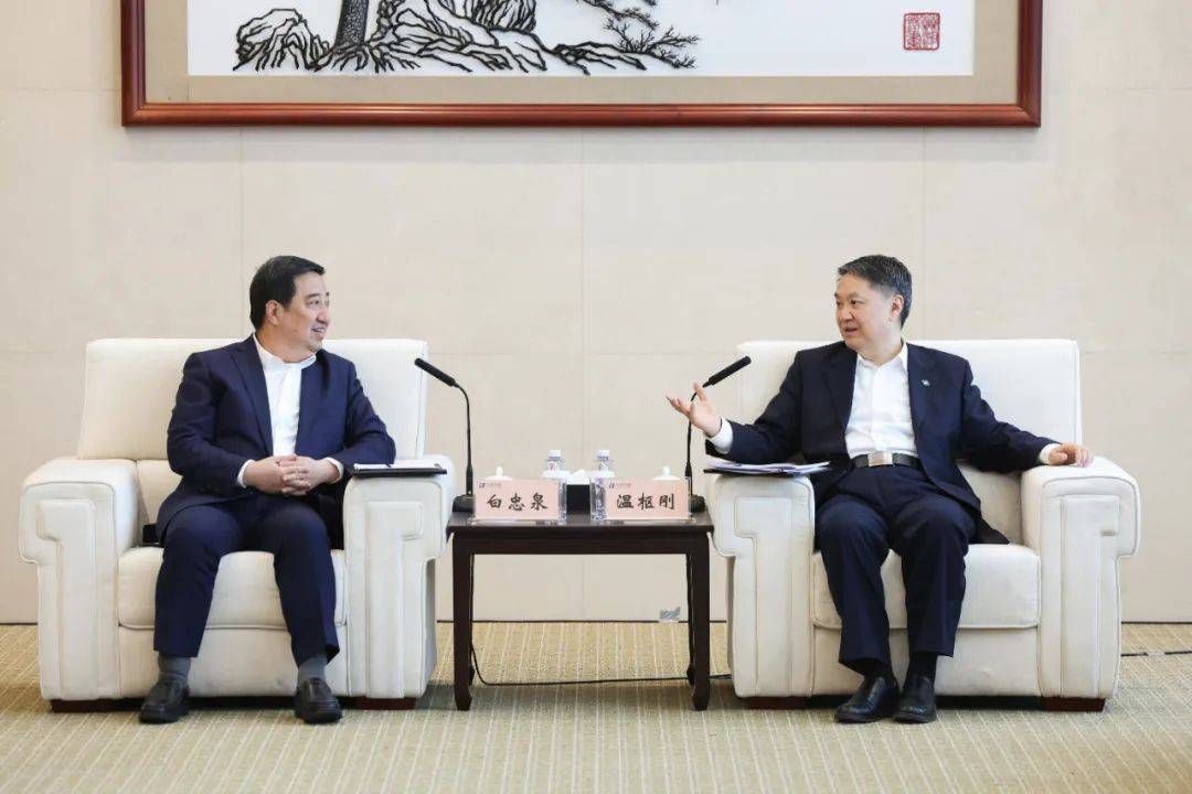 中國電氣裝備董事長白忠泉、總經理周群拜訪中國華能董事長溫樞剛