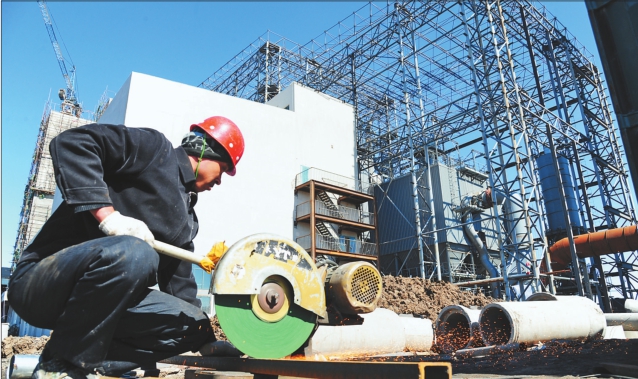 垃圾發出電 節能又環?！哌M肇東生活垃圾焚燒發電項目建設現場