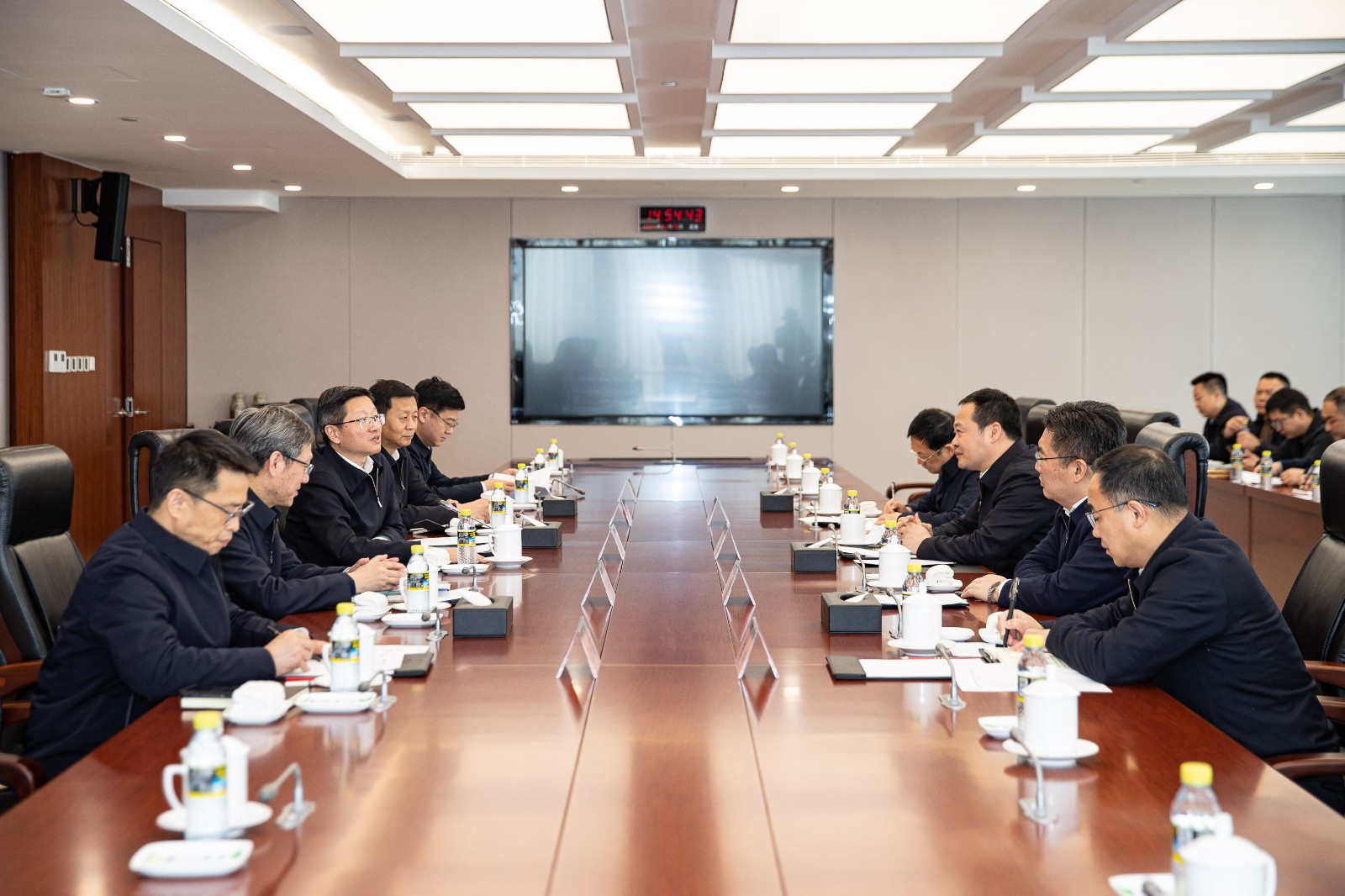 國家能源集團公司總經理、黨組副書記余兵會見上饒市委書記陳云