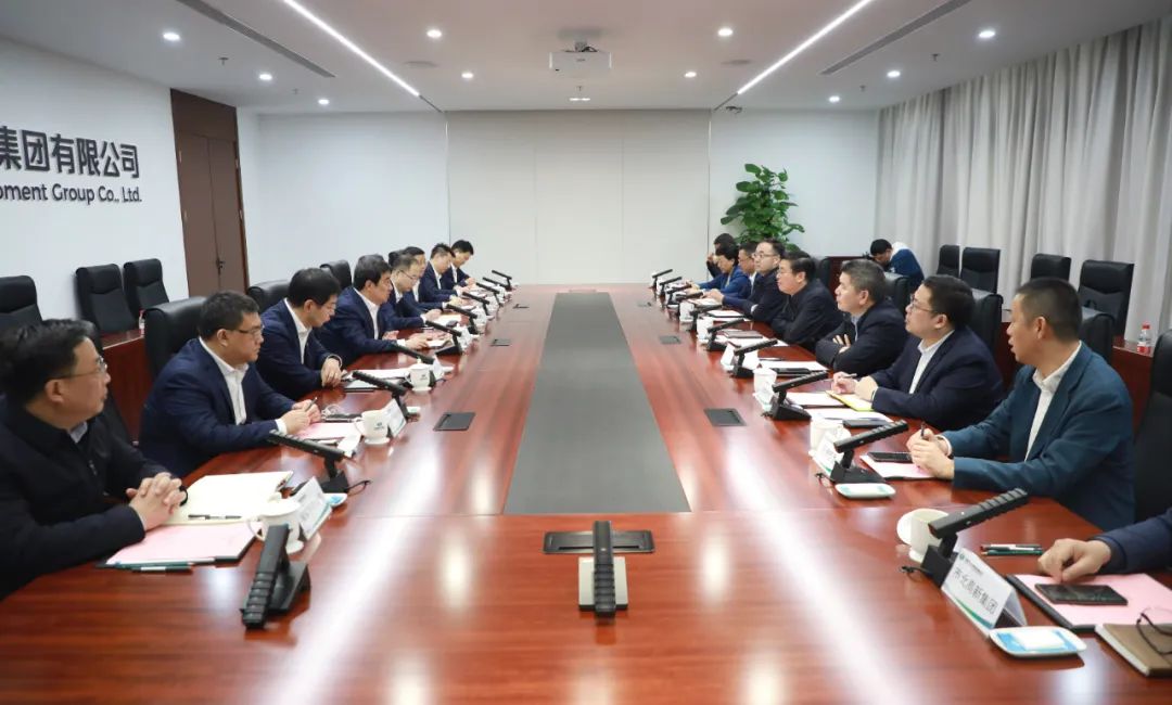中國電氣裝備黨委書記、董事長白忠泉會見上海市靜安區委書記于勇