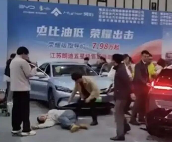 突然啟動!參展車撞傷5人，車企最新回應
