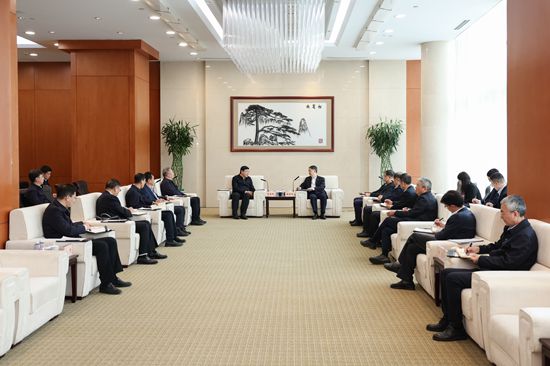 華能集團董事長溫樞剛、總經理鄧建玲會見國家電網董事長張智剛