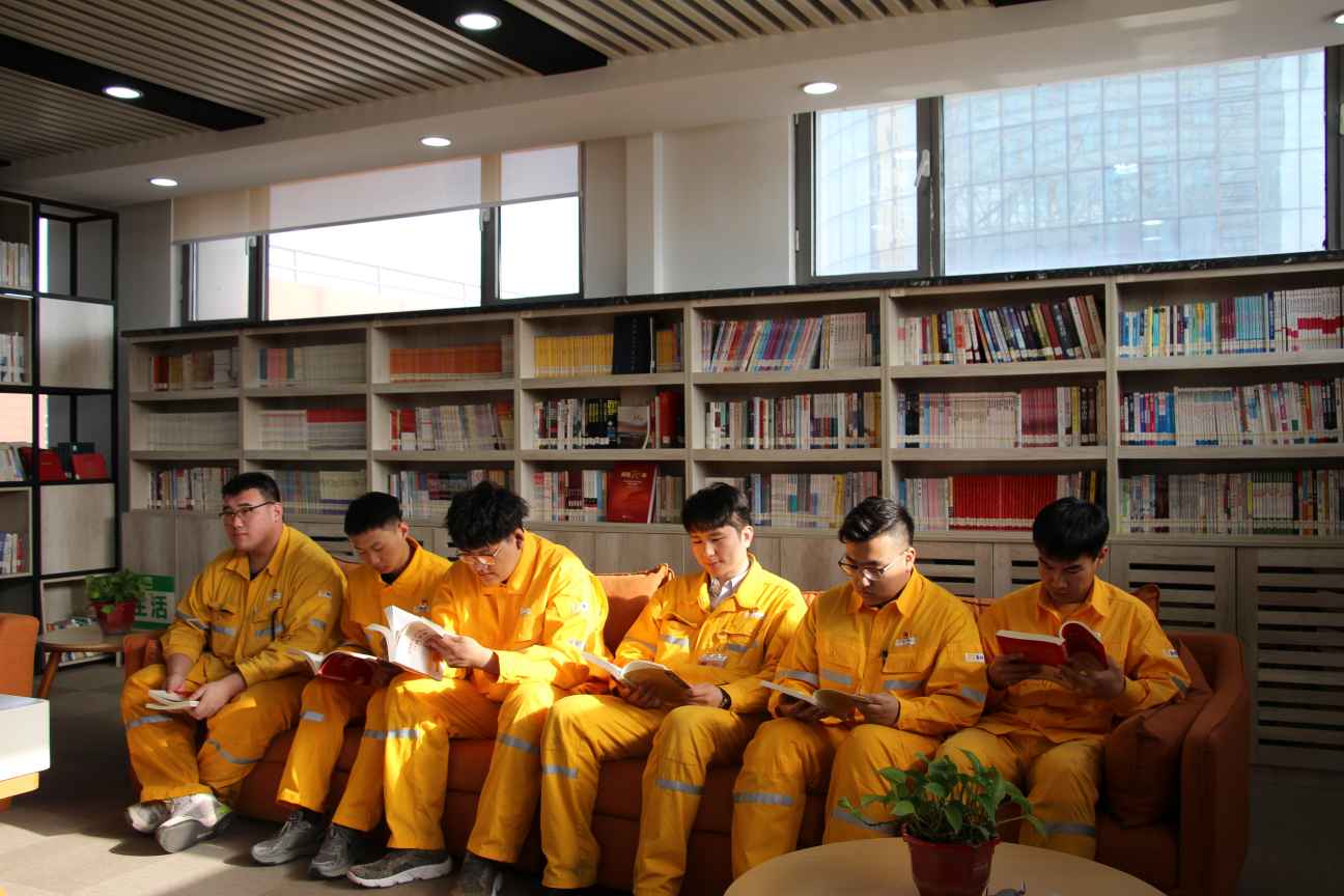 華潤電力盤錦公司“學習百年黨史、誦讀紅色經典”青年讀書分享活動