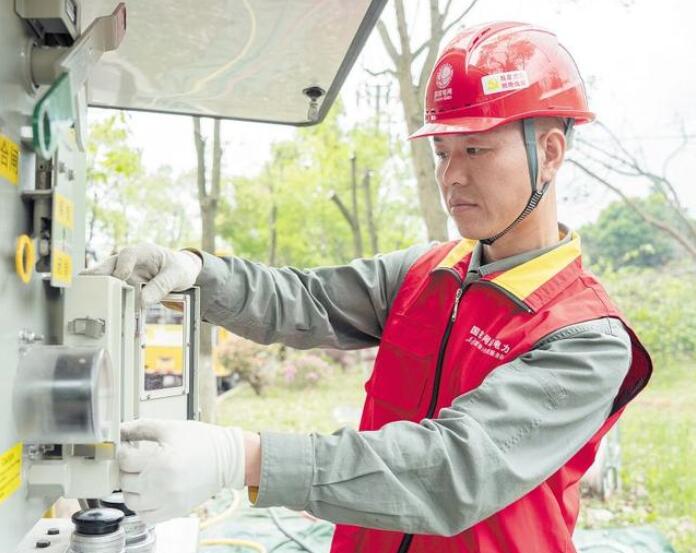 賀彪：星城萬家燈火，“帶電護衛”用心守候