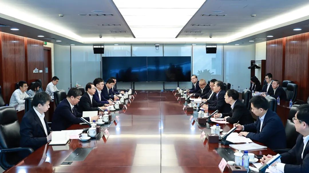 華電集團黨組書記、董事長江毅與中國太平保險集團黨委書記、董事長王思東舉行會談