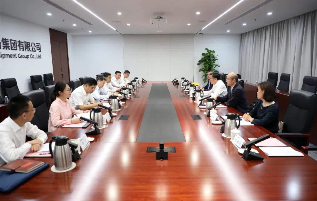 中國電氣裝備黨委副書記、總經理周群會見上海市經信委副主任湯文侃