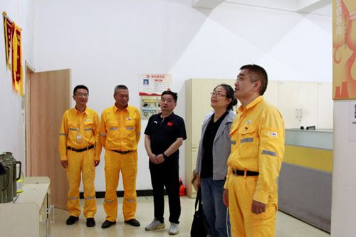 南京市國防工業(yè)工會(huì )聯(lián)合會(huì )主席傅曉俊一行至江蘇南熱發(fā)電有限責任公司調研