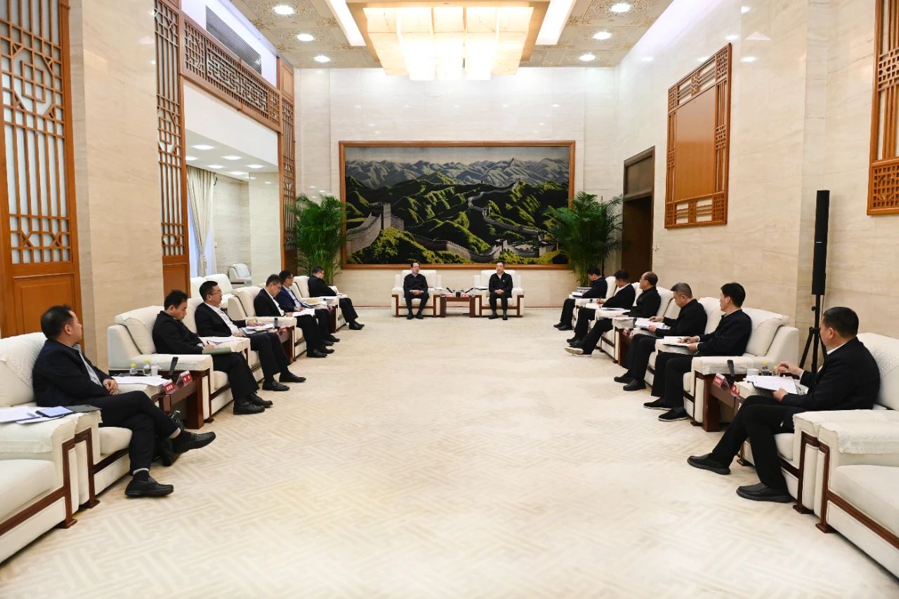 大唐集團黨組書(shū)記、董事長(cháng)鄒磊與中國電建黨委書(shū)記、董事長(cháng)丁焰章會(huì )談