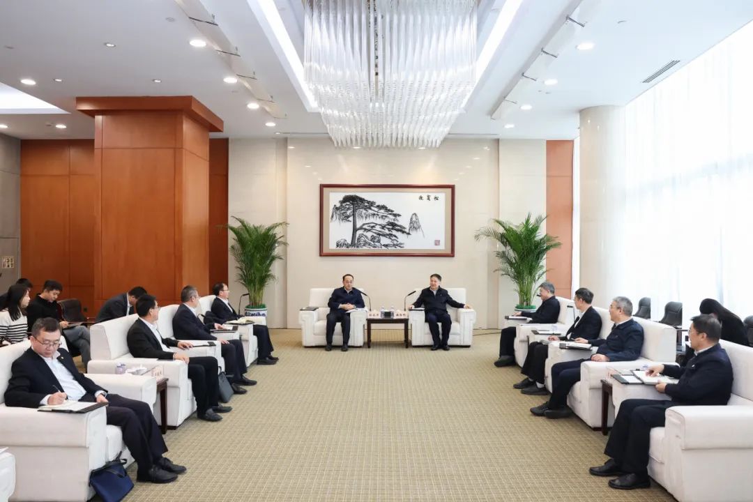 華能集團董事長(cháng)溫樞剛會(huì )見(jiàn)中國中車(chē)董事長(cháng)孫永才
