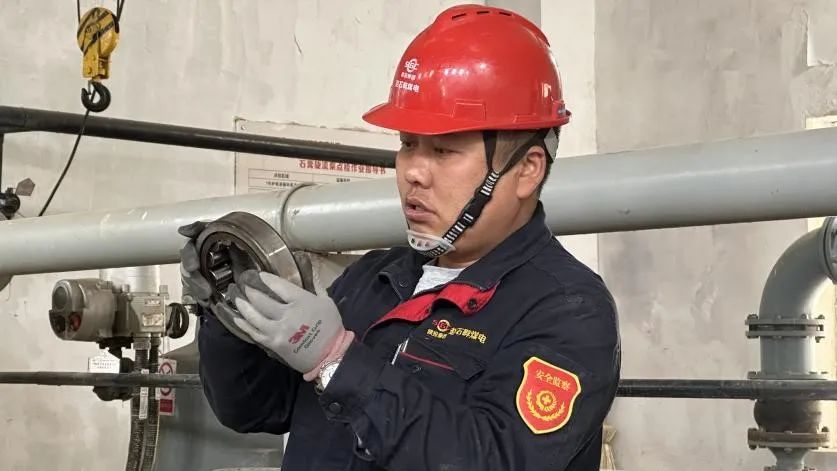 雷厲風(fēng)行的他——記陜投集團趙石畔煤電灰硫專(zhuān)業(yè)工程師凌科研