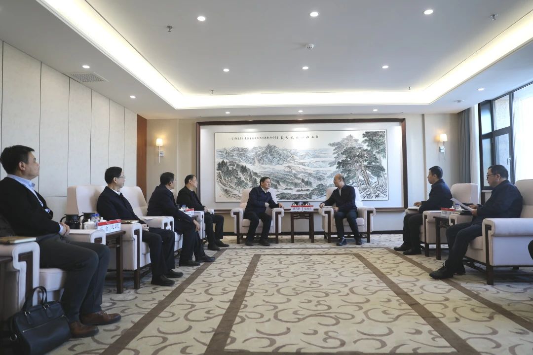 華電吉林公司黨委副書(shū)記鄭成杰會(huì )見(jiàn)中鐵四局集團有限公司副局長(cháng)潘吉洪