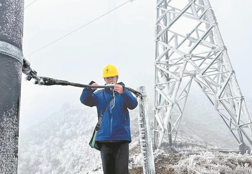 國網(wǎng)湖南電力完成今冬首次輸電線(xiàn)路直流融冰工作