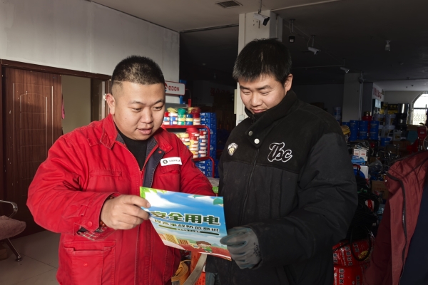 內蒙古電力集團烏海千里山供電公司蒙電愛(ài)心光明行，用電無(wú)憂(yōu)進(jìn)社區