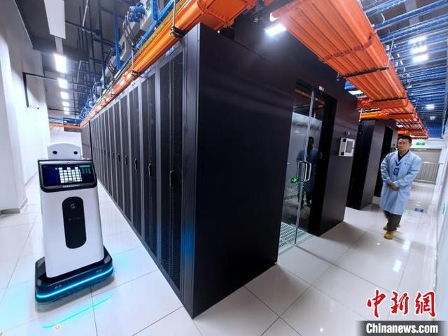 算電協(xié)同創(chuàng  )新 青海聚力打造100% 綠電穩供微電網(wǎng)萬(wàn)卡算力中心