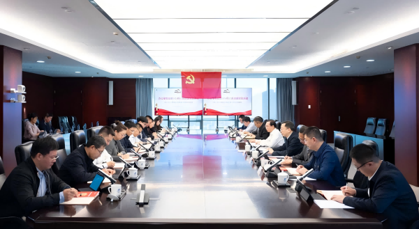 江毅參加辦公室黨支部學(xué)習貫徹中央經(jīng)濟工作會(huì )議精神主題黨日活動(dòng)