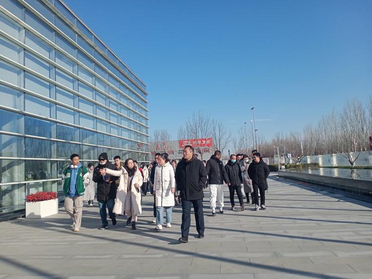 華北電大工創(chuàng  )中心黨支部組織師生赴大興國際氫能示范區參觀(guān)學(xué)習