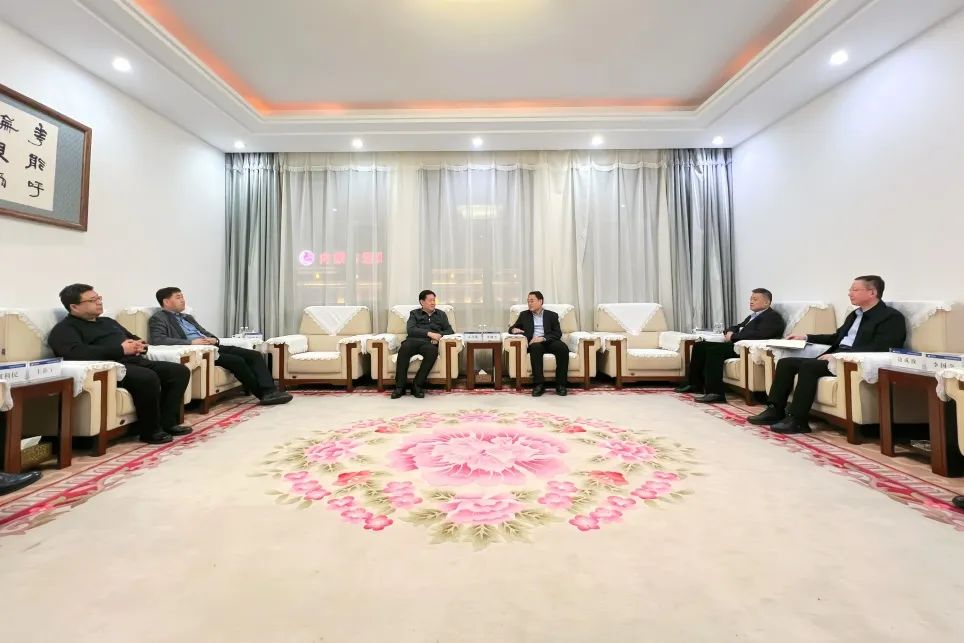 華能蒙東公司總經(jīng)理李樹(shù)學(xué)會(huì )見(jiàn)大興安嶺地區行政公署專(zhuān)員王青偉