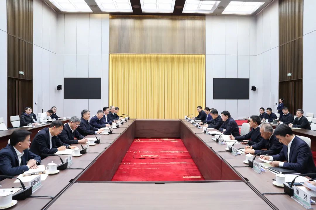 溫樞剛張文峰與國家電網(wǎng)董事長(cháng)張智剛、總經(jīng)理龐驍剛會(huì )談