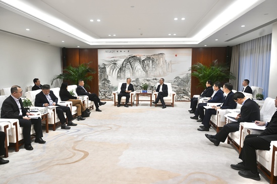 中國電建黨委副書(shū)記、總經(jīng)理王斌與中國機電商會(huì )黨委書(shū)記、會(huì )長(cháng)張鈺晶舉行會(huì )談