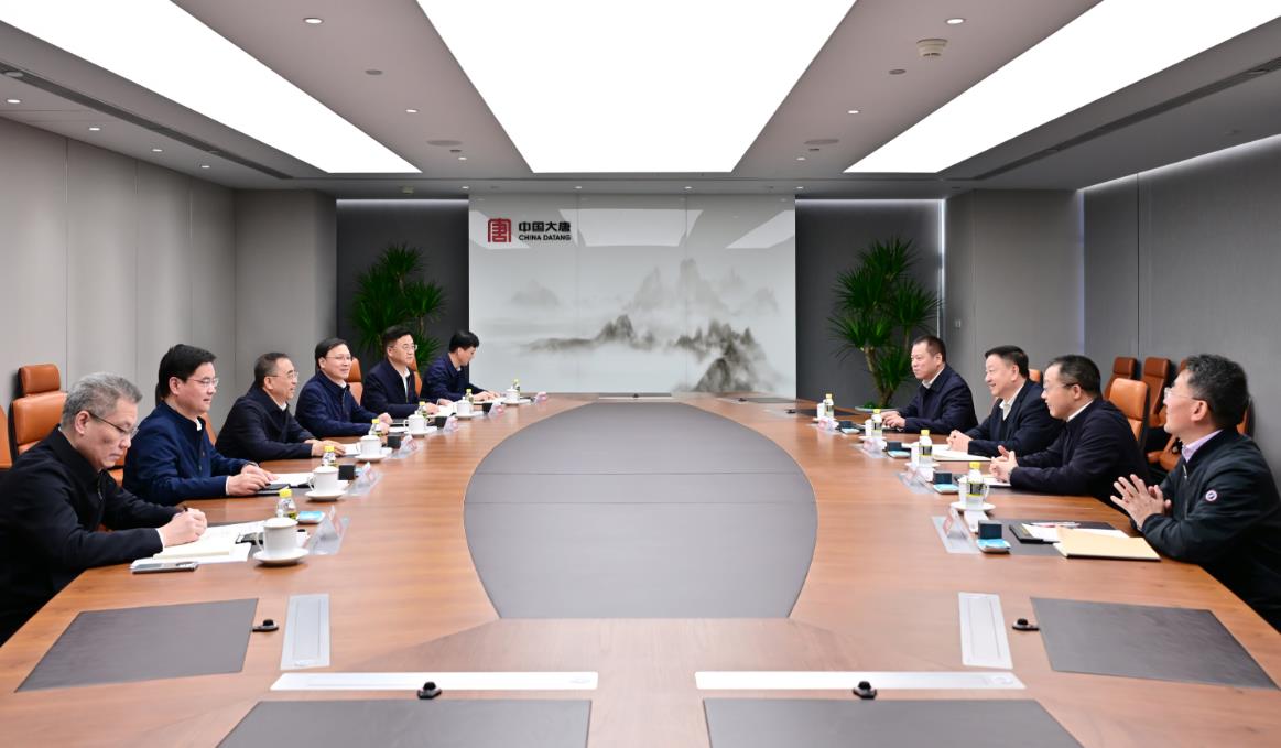中國大唐董事長(cháng)鄒磊、總經(jīng)理張傳江與中廣核董事長(cháng)楊長(cháng)利、總經(jīng)理高立剛會(huì )談