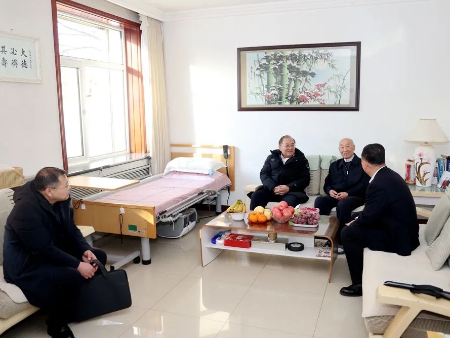 準能集團領(lǐng)導春節前慰問(wèn)離退休老領(lǐng)導 困難黨員 困難職工 勞動(dòng)模范