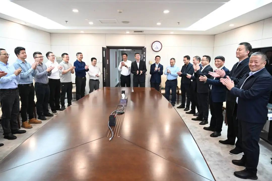 再接再厲 再創(chuàng  )佳績(jì)——黃河水電公司領(lǐng)導班子到本部各部門(mén)團拜