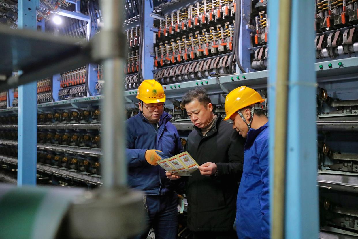 國網(wǎng)蕭山區供電公司國網(wǎng)電力“先行官”護航企業(yè)復工復產(chǎn)“開(kāi)門(mén)紅”