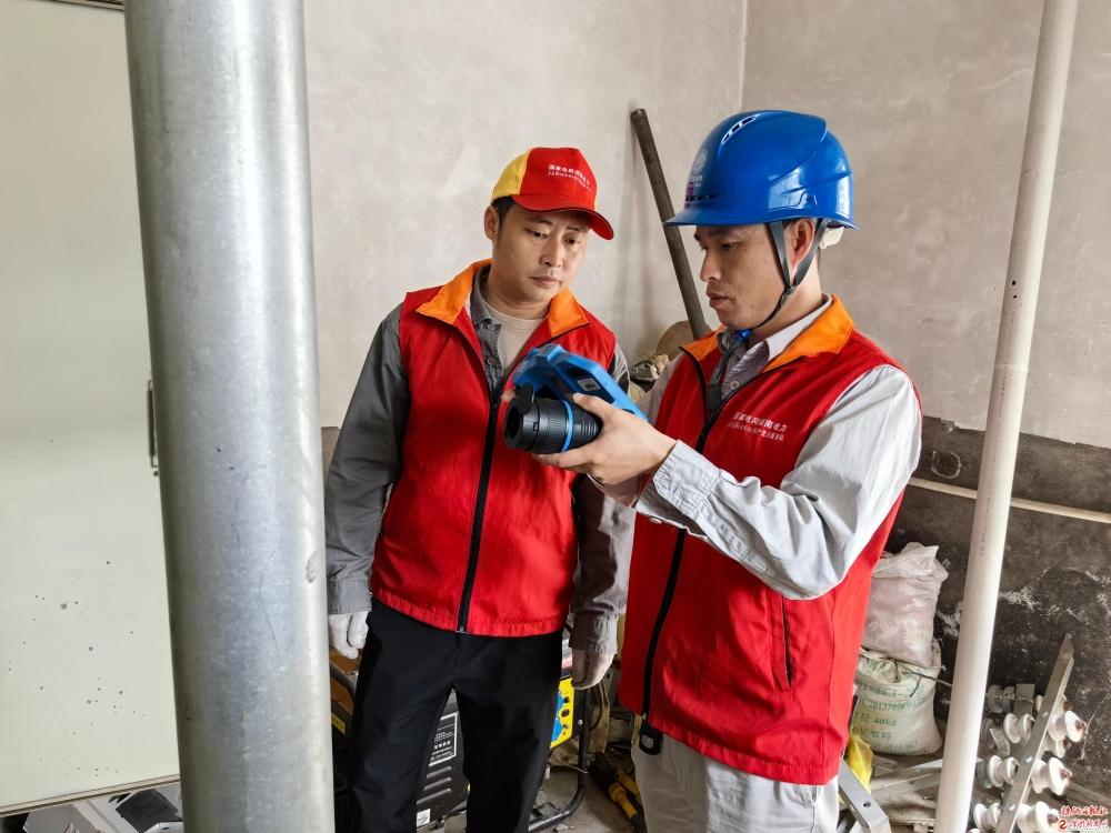 國網(wǎng)醴陵市供電公司“滿(mǎn)格電”助力企業(yè)復工復產(chǎn)“開(kāi)門(mén)紅”