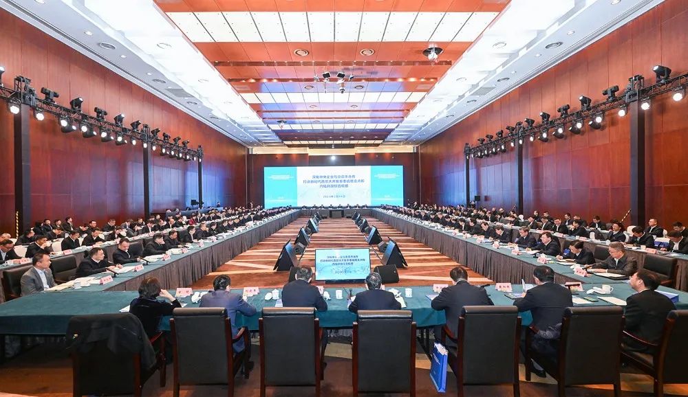 丁焰章應邀參加深化中央企業(yè)與重慶市合作座談會(huì )