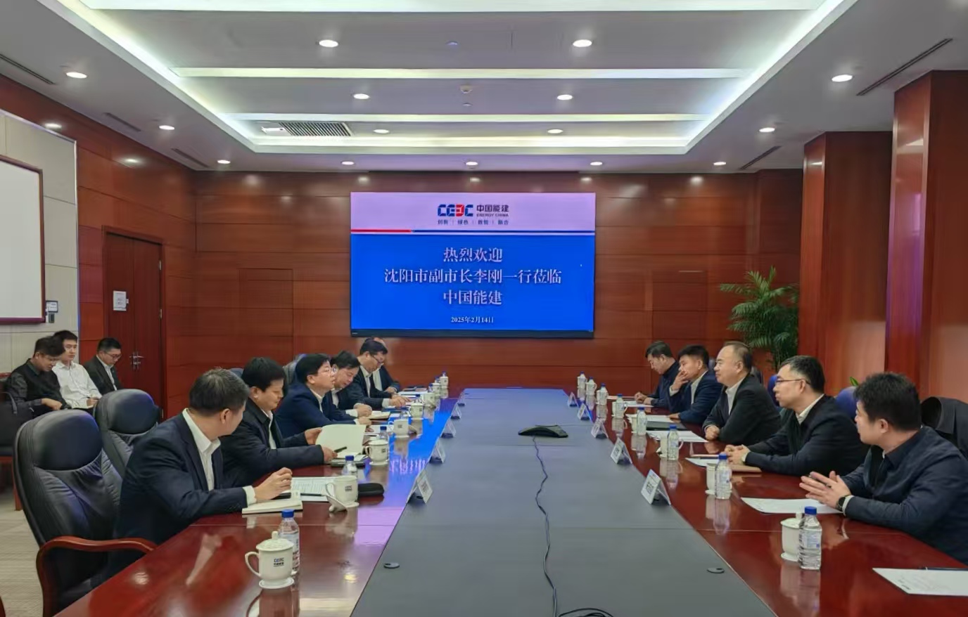 中國能建總經(jīng)濟師周小能與沈陽(yáng)市副市長(cháng)李剛會(huì )談