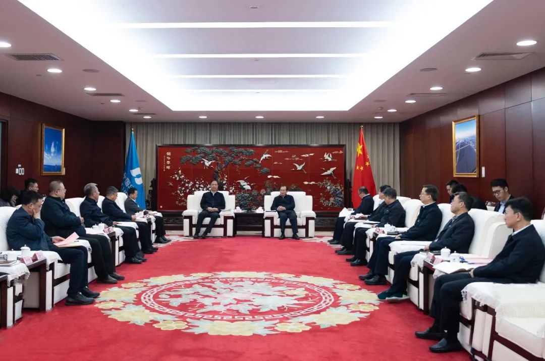 江毅與山西省委常委、常務(wù)副省長(cháng)盧東亮舉行會(huì )談