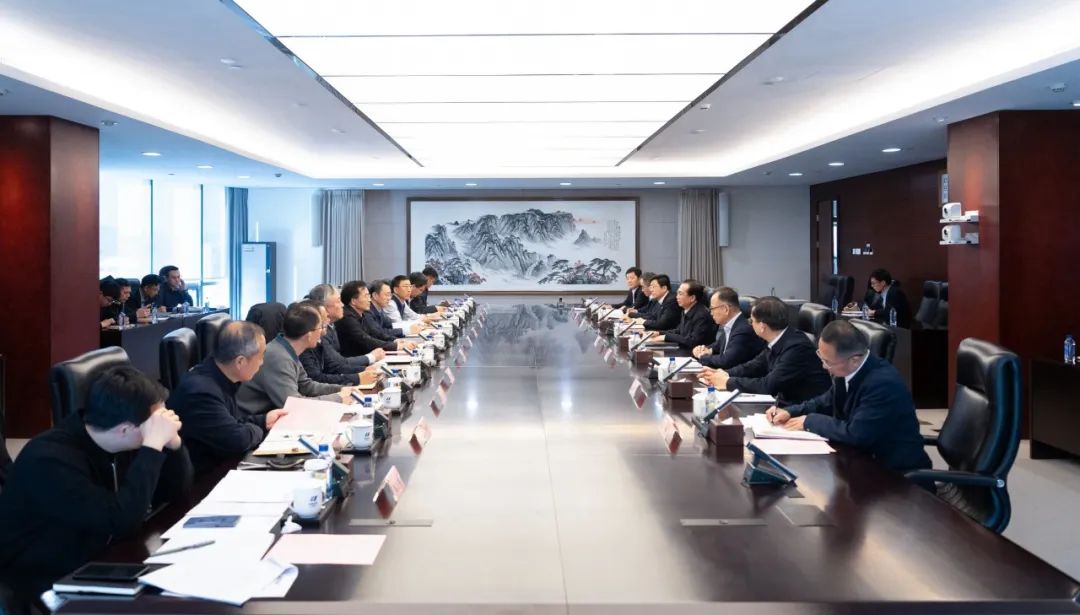 華電集團董事長(cháng)、黨組書(shū)記江毅與北京市政府黨組成員、副市長(cháng)文獻舉行會(huì )談
