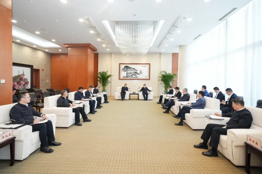 華能集團董事長(cháng)溫樞剛、總經(jīng)理張文峰會(huì )見(jiàn)哈電集團董事長(cháng)曹志安、總經(jīng)理黃偉